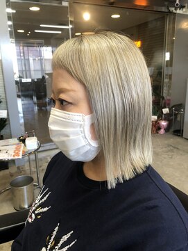 ボウ(BOW) 白髪ぼかし×ホワイトシルバー