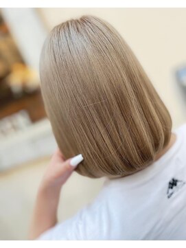 サーティーン(THIRTEEN) 透明感ボブ