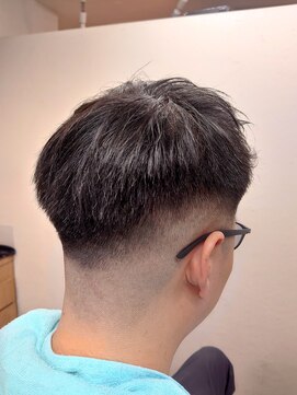 ヴェルデ シンバシ(VERDE SHINBASHI) アップバング　フォワード　バーバー　スキンフェード メンズ