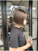 ベージュ