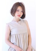 ミルクティーベージュのフェミニンスタイル