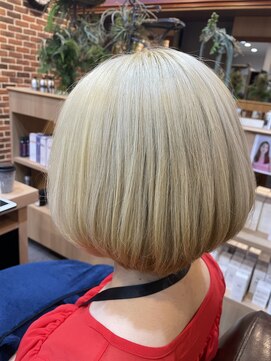 エルバイシオン(aile by sion) ブロンドヘア/ミニマルボブ