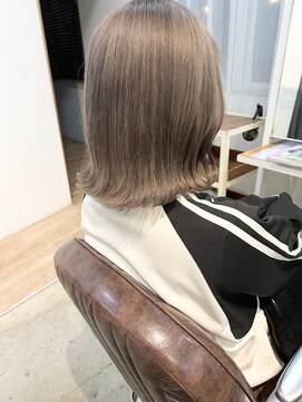 ツイギー 歩行町店(TWiGGY) ホワイトグレージュカラー