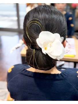 ヘアデザイン シュシュ(HAIRDESIGN Chou Chou produce by ORANGE) シニヨン