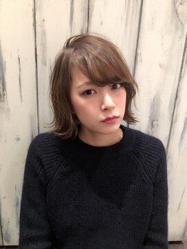 リラ バイ クオーレ(LIRA by CUORE) 外はねボブ