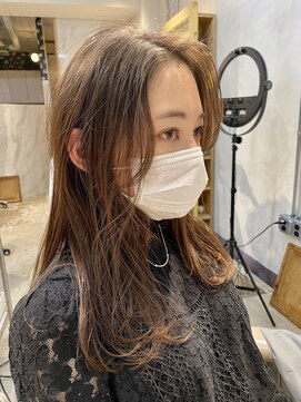 ブルートマト(BLUE TOMATO) アッシュベージュのローレイヤースタイル