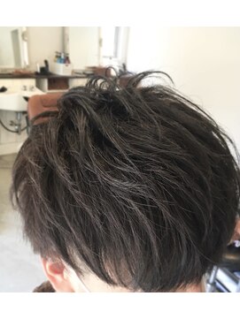 オレンチメンズヘアー(ORENCHI MEN'S HAIR) マッシュツーブロック低め刈り上げ束感ローフェードパーマ　O1
