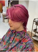 ショートヘア×ネオンピンクデザイン