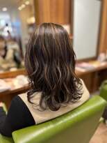 グリーンズ(Greens)&nbsp;セミゆるふわスタイル×白髪ぼかし/ハイライト/グレイカラー