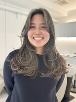 ノラ ウメダ(NORA UMEDA)&nbsp;ハイライトグレージュレイヤーカットホワイトインナーハイライト