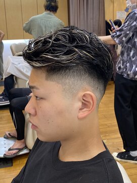 マキシム ナカイ(MAXIM NAKAI) メッシュオールバックパーマフェード刈り上げ