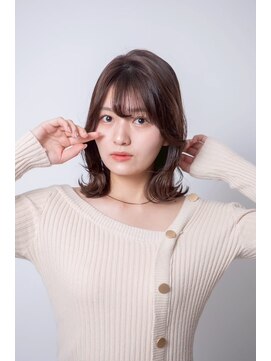 ルフュージュ バイ プロデュース 相模大野店(Refuge by Produce) 外ハネミディアム/ココアブラウン/バタフライカット