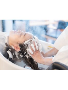 お手頃価格で髪と地肌をトータルケア★LALA COLORの極上ヘッドスパで心も髪もリフレッシュ！