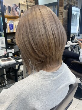 トルネード(TORNADO) レイヤーボブ ミルクティーベージュ　20251120