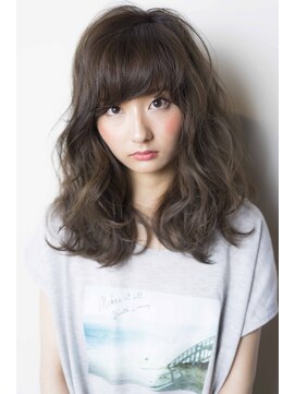 ヘアデザイン ソラ(Sola) マーメイドホワイティーアッシュ暗めカラー×ふんわりウェーブ