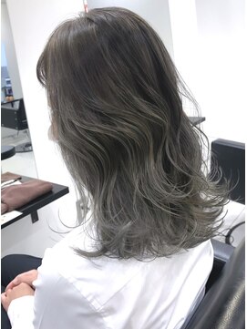 ステアケース 武蔵小杉店(stair:case) グレーバレイヤージュ脱白髪染め30代40代