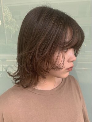 【阪急伊丹駅徒歩3分】毛先まで抜け感のあるスタイルを実現するカット技術が魅力♪前髪や顔周りも綺麗に◇
