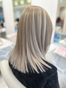 アール 横浜(R)の写真/【横浜駅6分】トレンドの絶妙な色味を引き出し、周りと差がつくお洒落なカラー♪透明感と艶感ある色味に＊
