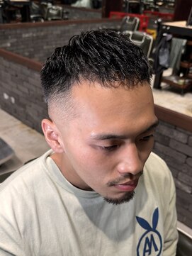 フォーコーナーズカットショップスリーセント 栄(FourCornersCutShop 3/cent) 濡れパン/ゆるパン/アイロンパーマ/クロップ