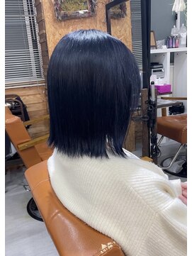 リア(Li'a by neolive) ネイビーブルー×外ハネボブ