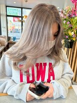 ウィリーベル 沖縄(WILLIE BELLE)&nbsp;ミルクティーベージュ/ハイトーン/レイヤー/前髪なし/美髪