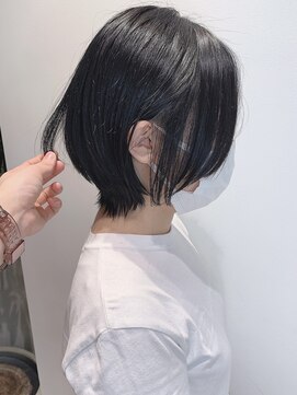 ステア ケース(stair case) 黒髪外ハネショートウルフショートボブ前髪あり