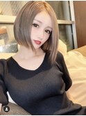 《大人っぽスタイル》前髪なしショート×ミルクティーアッシュ