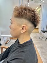 ロミーオム 本厚木(ROMMY. Homme)&nbsp;刈り上げフェード風カラーショート短髪アップバングメンズヘア