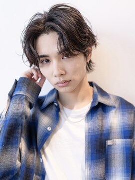 メゾンバイハバナ(maison by HAVANA) メンズ波巻きセンターパートハイライトツーブロックマッシュ