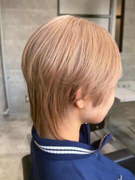 ルイス(L'wis) 中性ウルフ/ホワイトブロンド/20代/ひし形ショート/ボブウルフ