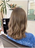 オリーブベージュ
