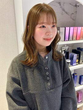 アム(amu) ミディアムレイヤー/くびれミディアム/ブリーチなしカラー/前髪