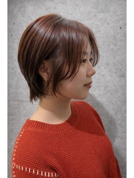 テラ(terra) 20代30代40代 後頭部ふんわり丸みショートxツヤ色ブラウン