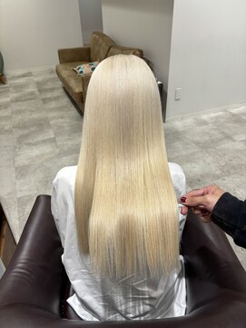 キャパ セントラル 天神 大名店(CAPA central) 抜きっぱなしブロンド ハイトーン ブリーチカラー 髪質改善 10代