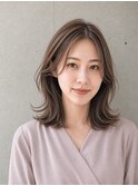 くせ・うねり ミルクティーベージュ 外ハネミディアム 50代