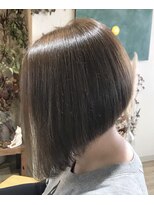 ミネット(Minette) 奥行き前下がりボブ