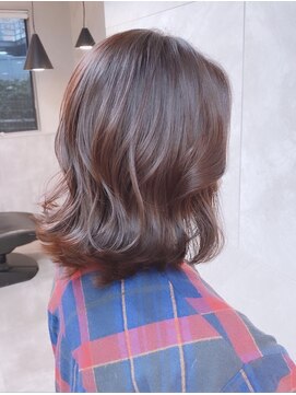 ドゥマン(Demain) 〇ブリーチなし 透明感ラベンダーベージュ くびれレイヤーカット