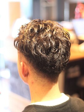 レオザバーバー(LEO the Barber) フェード×パーマ