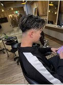 フェザーショート×スキンフェード×ハイライトカラー