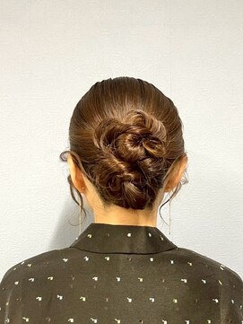 ヒュミ(hymy) 結婚式参列に♪/お呼ばれヘア/おとなっぽヘア/ゆるふあ/シニヨン