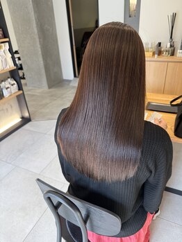 エミュ(emu)の写真/【髪質改善】思わず触れたくなる柔らかさ。なるべく傷ませない水素ストレートで、自然なツヤ髪へ◎