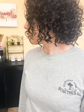 ページボーイ美容室 [お客様スタイル]強めのパーマで作るスパイラルボブ