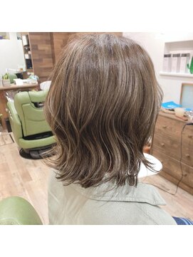 マーリエナル(MALIE NALU) ミディアムボブ