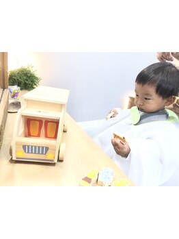 《貸切空間だから嬉しい!》おもちゃ/絵本/動画見放題サービスで家族全員が笑顔なサロンタイムをお届け♪