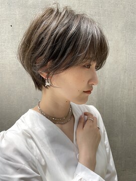 ミラ(MIRA) 大人ガーリーショートヘアーくびれショート