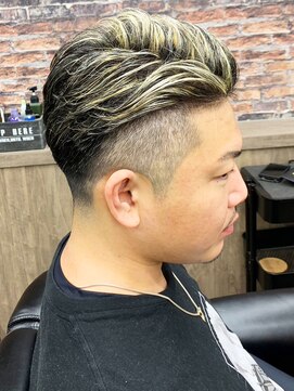 ヘアーコレクション グロース(HAIR COLLECTION Growth) 30代40代メンズ刈り上げフェードかき上げ短髪ハイトーンカラー