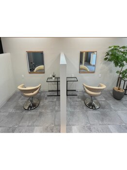 半個室のプライベート空間で落ち着いて過ごせるサロン◇髪のお悩みやご要望を気軽に相談下さい！