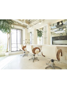 六本木駅から30秒！プライベートな空間で、周りを気にすることなくくつろいでいただける大人向けサロン♪