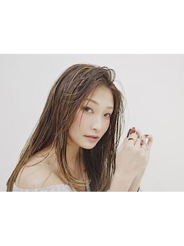 【ブリーチカラー】や【ハイライトデザイン】が大得意♪透明感カラーも支持されてます！！