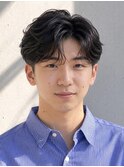 自然に決まる黒髪緩めフェザー
